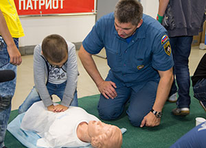 Екатеринбуржцы получили знания по первой помощи в гипермаркете